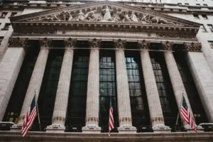 What Is EPS? The Per-Share Number Behind Every P/E Ratio